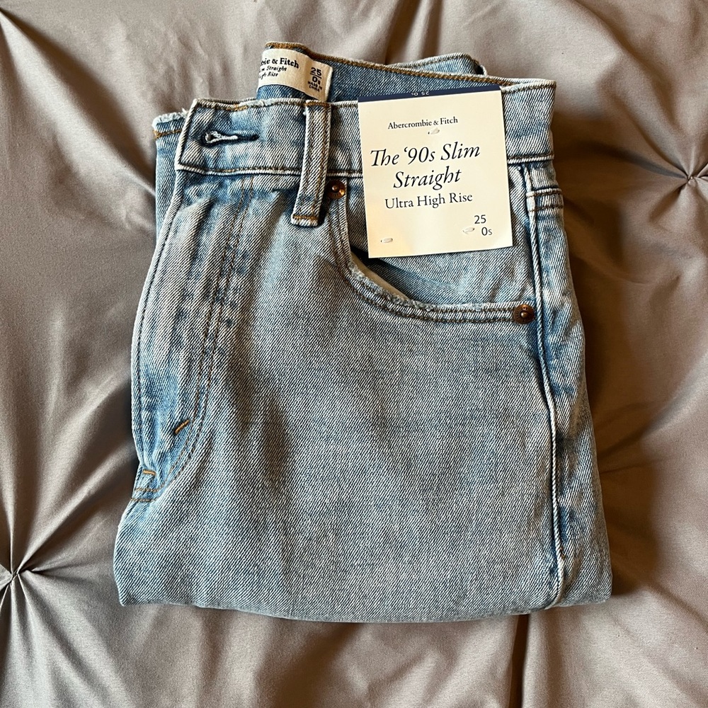 Ultra High Rise 90s Slim Straight 25S